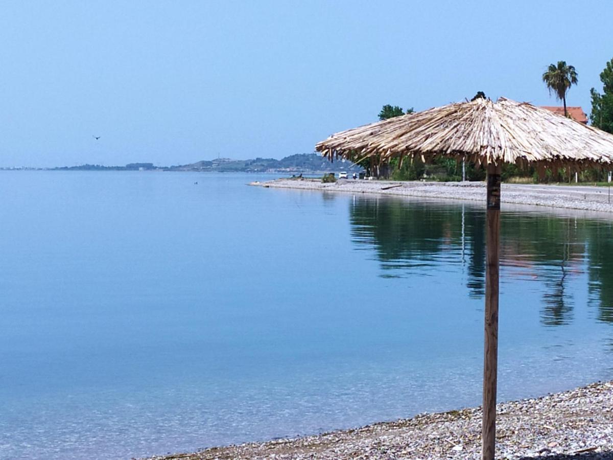 Nafpaktos Beach Apartment ภายนอก รูปภาพ