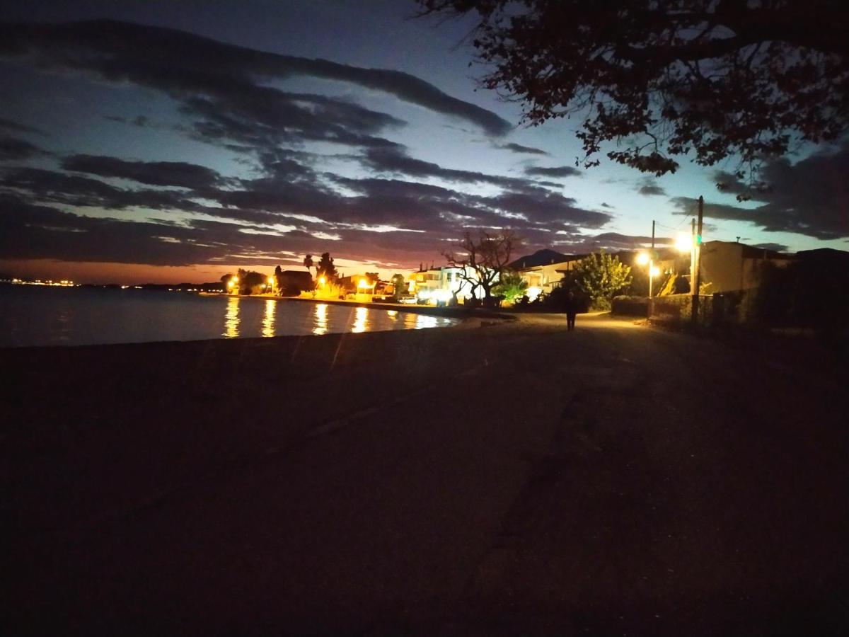 Nafpaktos Beach Apartment ภายนอก รูปภาพ