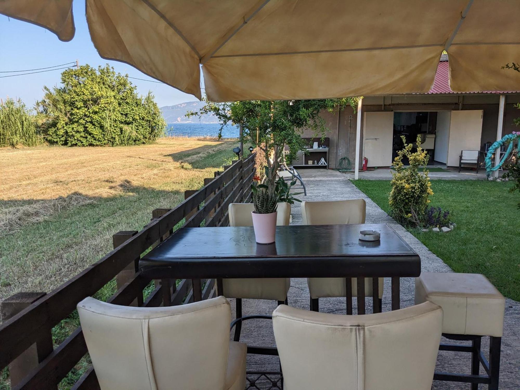 Nafpaktos Beach Apartment ภายนอก รูปภาพ